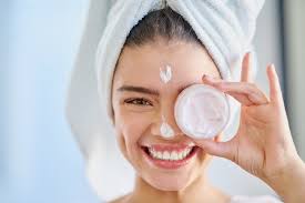 5 Signs You Should Visit a Dermatologist (And Not Ignore Your Skin )